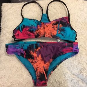 Never worn Roxy bikini.